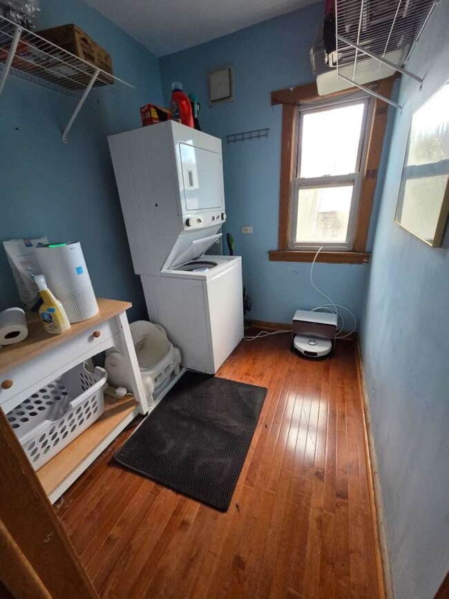 Building Photo - 1532 W 19th St