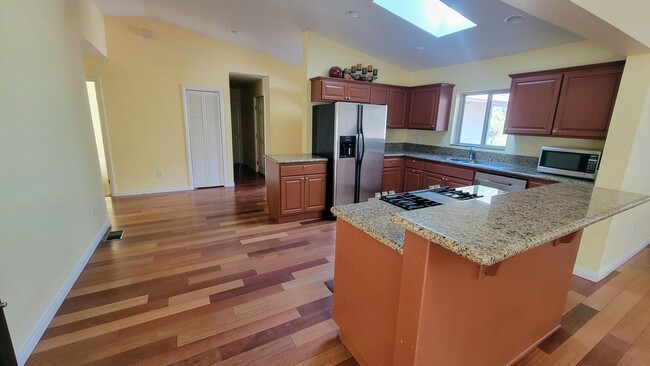 Building Photo - One Level 3 Bedroom 2 Bath Close to Fern L...