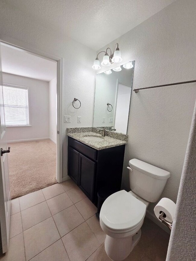 Building Photo - Cute Spacious Townhome in Prime Location | Move In Today- Save 50% OFF First Month's Rent!