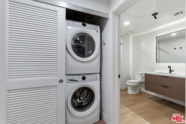 Building Photo - 10601 Washington Blvd