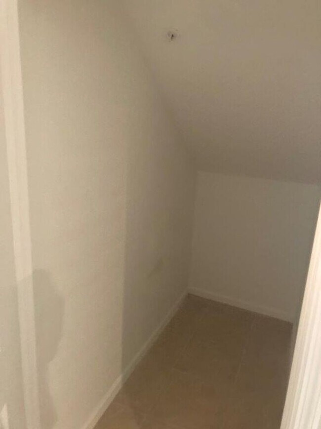 Building Photo - Beautiful 2BD / 2BA Condo – Close to Unive...
