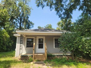 Building Photo - 722 Dover St