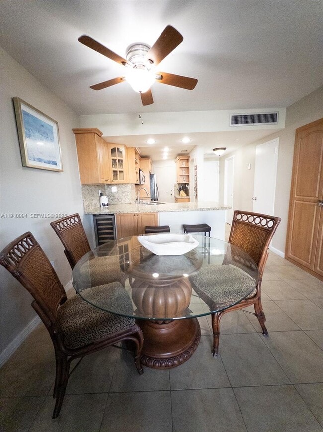 Building Photo - 2899 Collins Ave