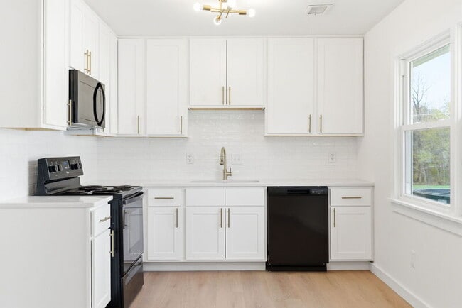 Building Photo - 159 Hazel Dr