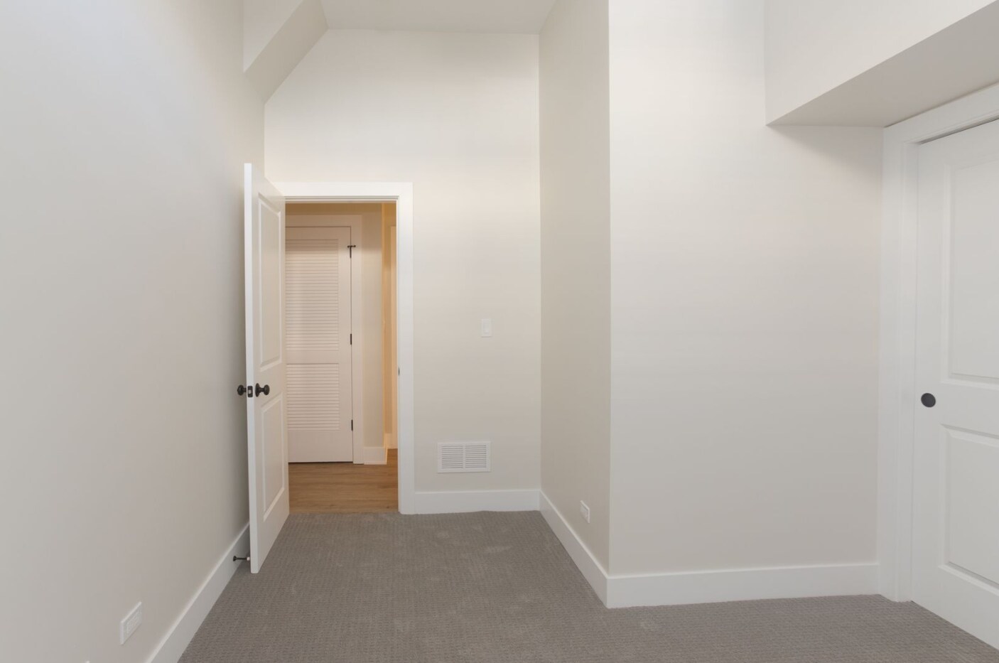 Building Photo - 1405 W Belden Ave