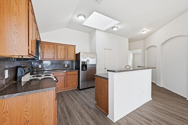 Building Photo - 518 Niagara Falls Dr