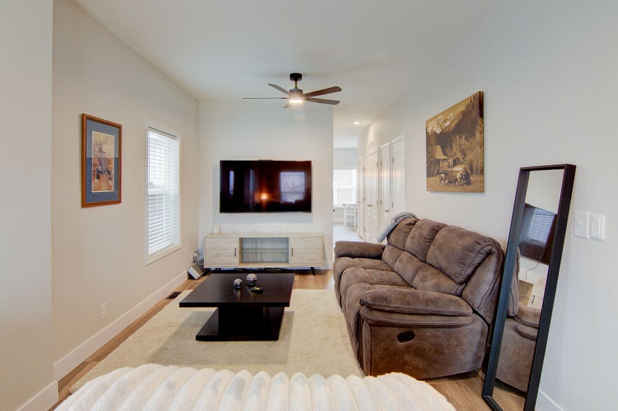 Building Photo - 120 Barnwood Cir