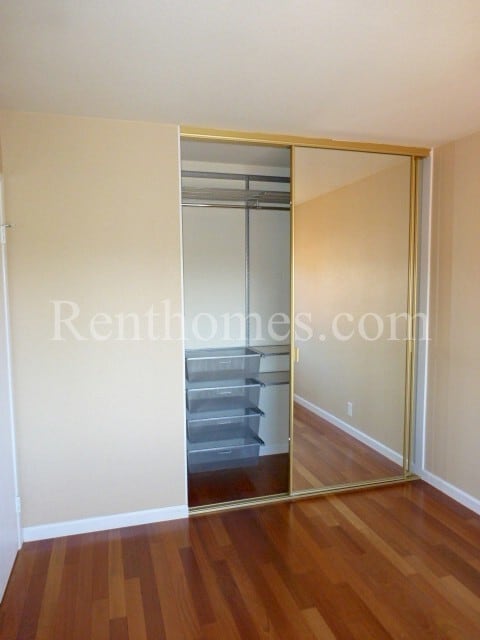 Building Photo - 4081 Caminito Suero