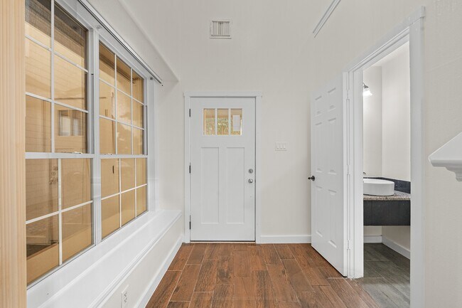 Building Photo - 16118 Market Garden Ln