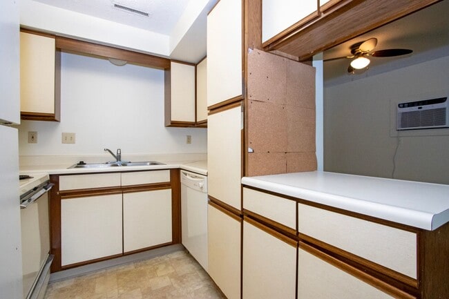 Building Photo - Two bedroom apartment