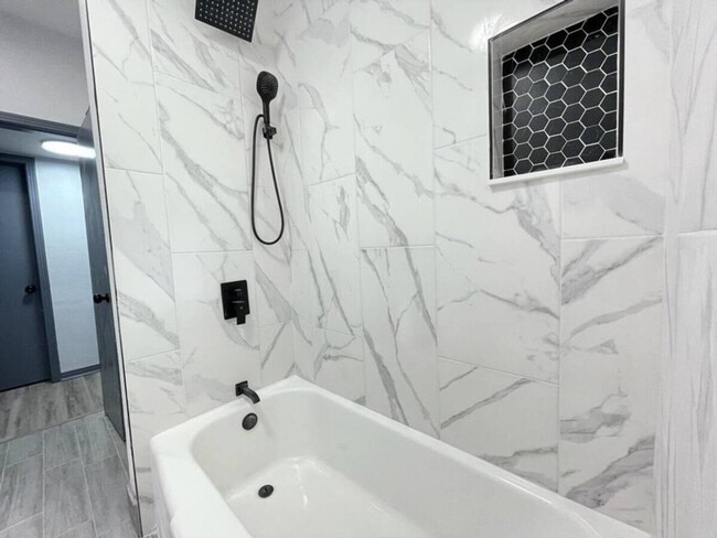 Building Photo - 1400 Montclair Ct