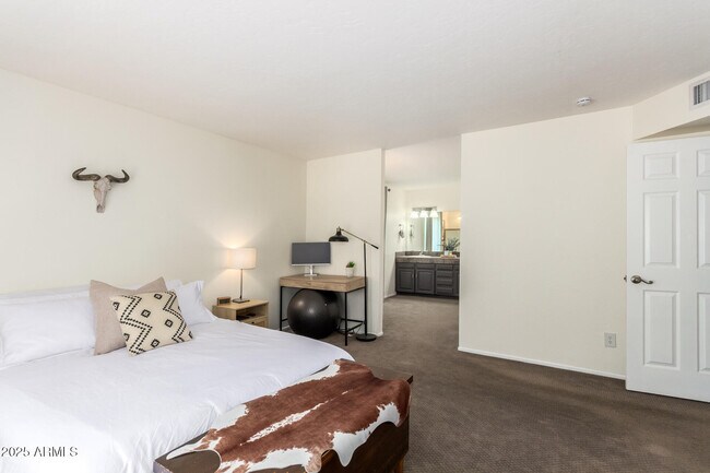 Building Photo - 4825 E Andora Dr
