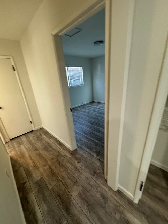 Building Photo - Cherokee Lane 1507-1509