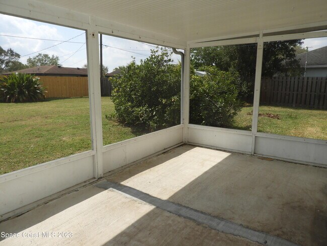 Building Photo - 1904 Brookside St NE