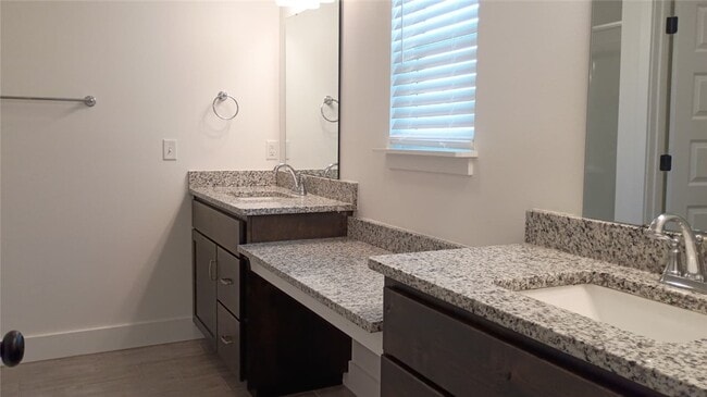 Building Photo - 2141 Bluebonnet Ln