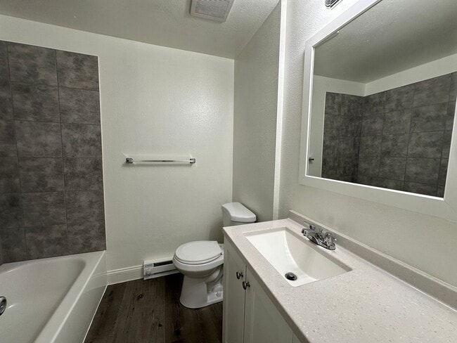 Building Photo - L994