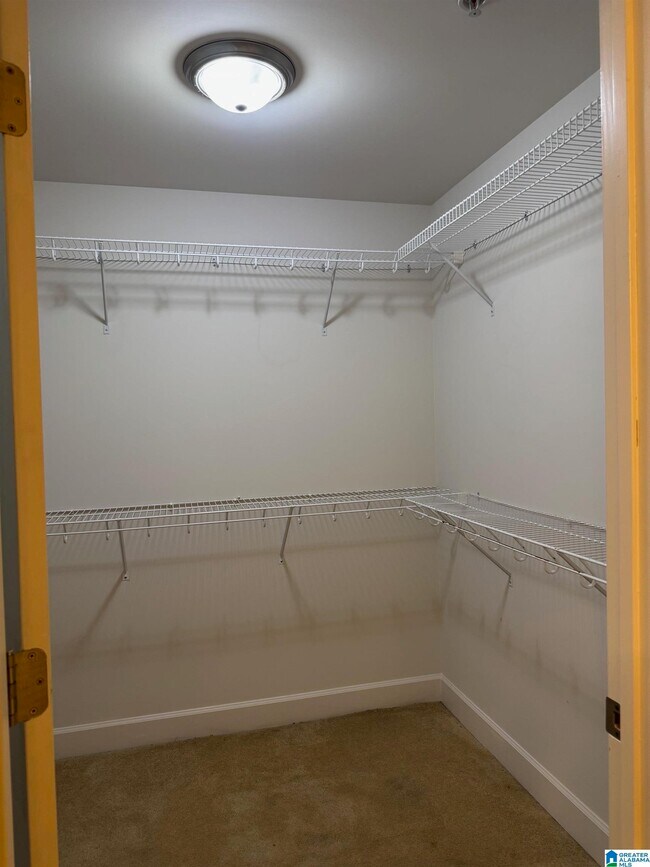 Building Photo - 1040 Broadway St