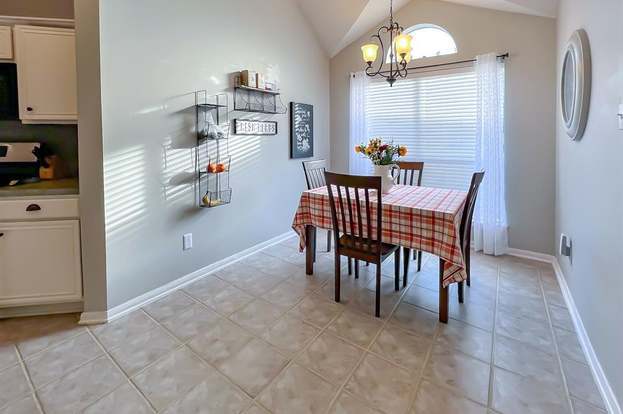 Building Photo - 1809 Village Ct Ln
