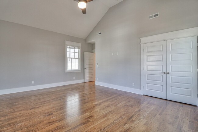 Building Photo - 3009 Batavia St