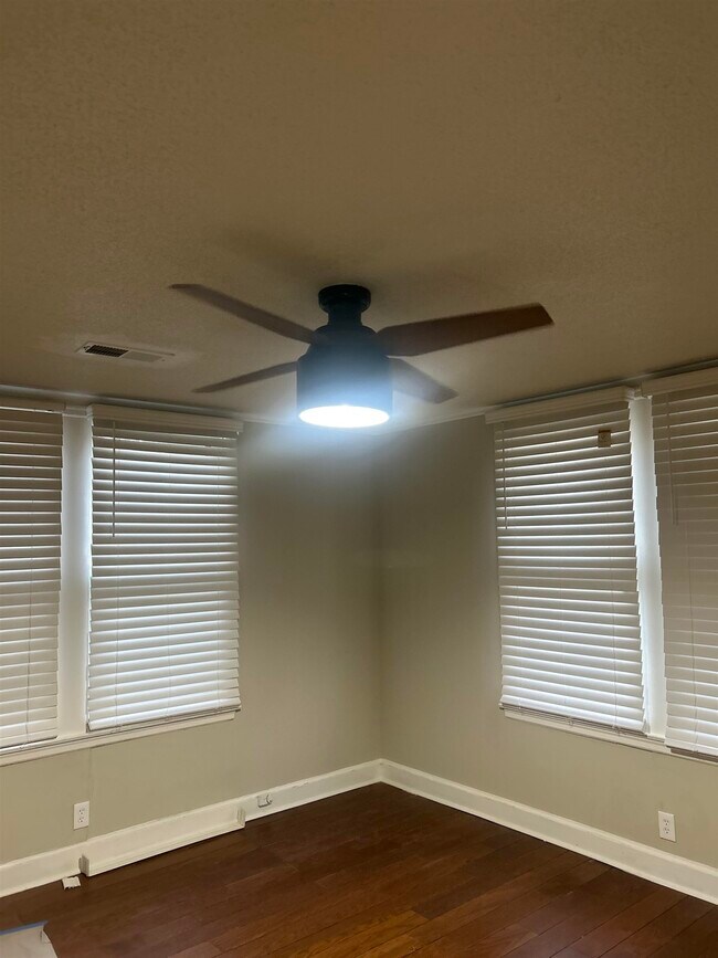 Building Photo - 1804 Foster Ave