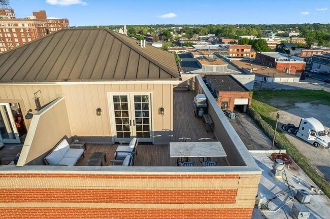 Building Photo - 65 E Pontotoc Ave