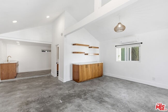 Building Photo - 6415 Madden Ave