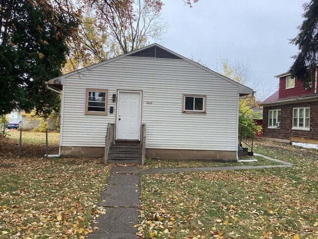 Building Photo - 3 Bedroom Single family home