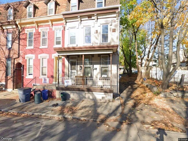 Primary Photo - 743 Monument St