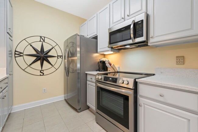 Building Photo - Fully Furnished  | Utilities Included | Flexible Lease Terms