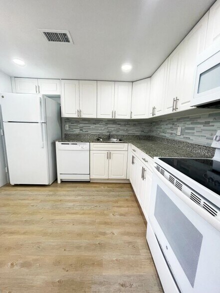 Building Photo - 9375 SW 77th Ave