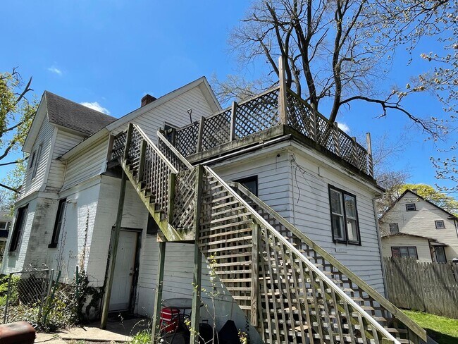 Building Photo - 817 Egleston Ave