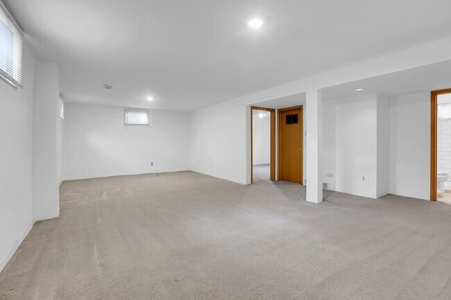 Building Photo - $3,000.00, 3 Bed, 3 Bath, Single Family Ho...