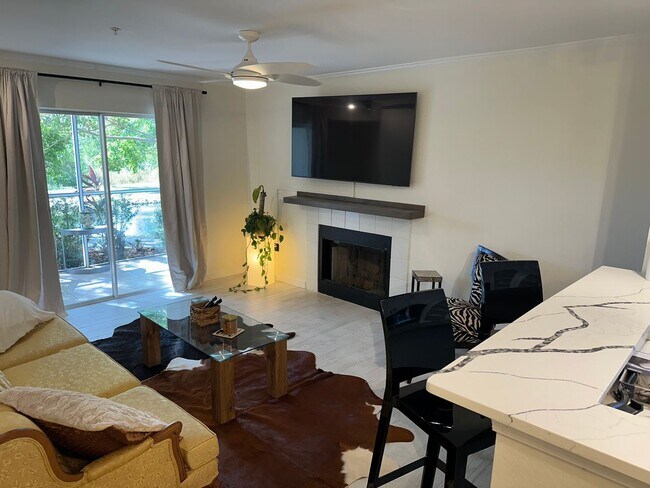 Building Photo - SEASONAL RENTAL - Downtown Sarasota Renova...