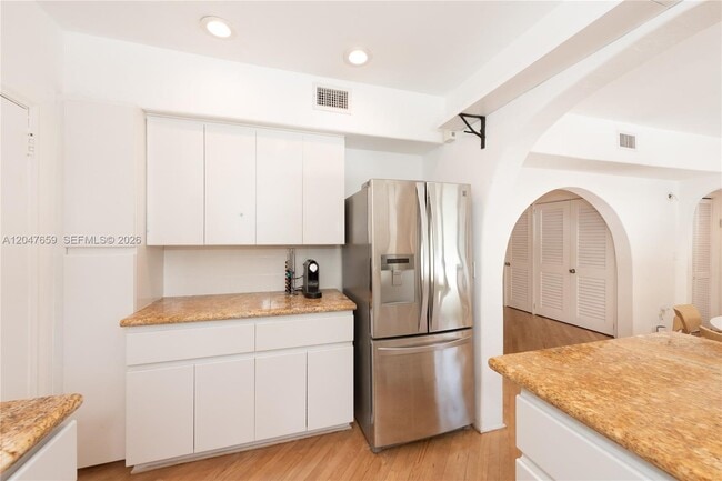 Building Photo - 9940 Collins Ave