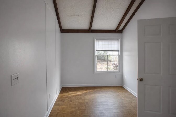 Building Photo - 2 Wallace Rd