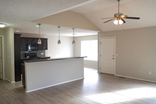 Building Photo - Beautiful 4 bedroom home for rent in Ozark!