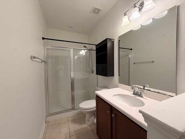 Building Photo - Spacious 5-Bedroom Home with Over 3,000 Sq. Ft. in a Fantastic Community!