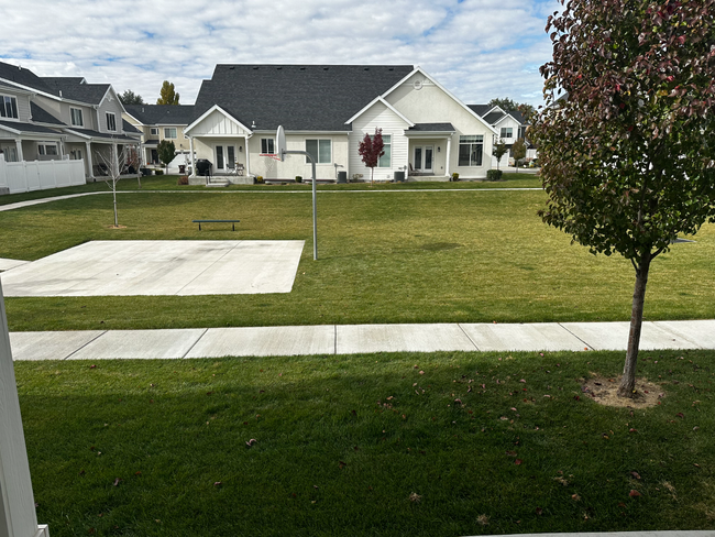 Building Photo - Great Taylorsville Townhome