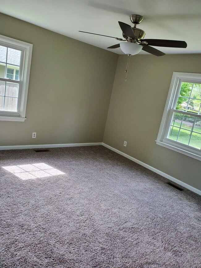 Building Photo - 4 Bed 2 bath newly remodeled