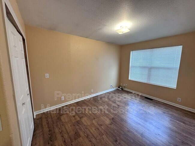 Building Photo - 2005 8th Ave N