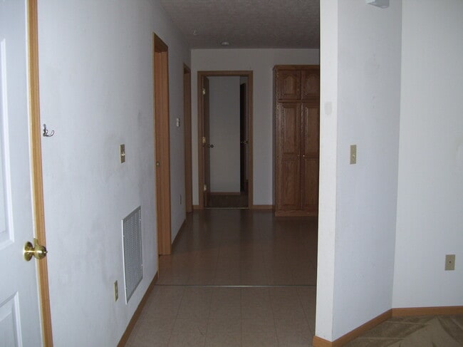 Building Photo - Spacious 3 bedroom, 2 bathroom duplex!