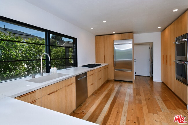 Building Photo - 2145 Linda Flora Dr