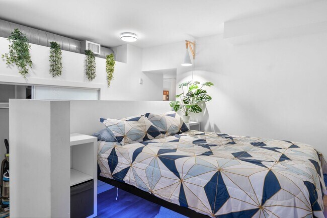 Building Photo - March Move-in Special!!! Downtown Cortez Hill Junior Studio | Pool, Parking & Modern Finishes