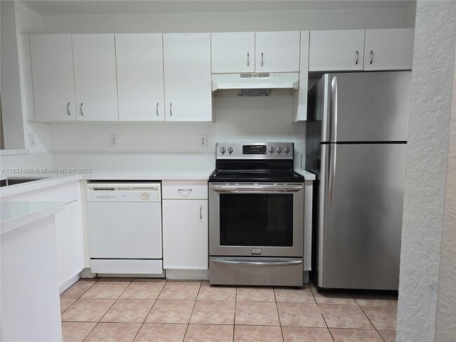 Building Photo - 14045 SW 121st Pl