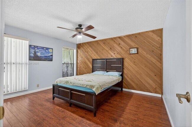 Building Photo - 13582 Columbine Ave