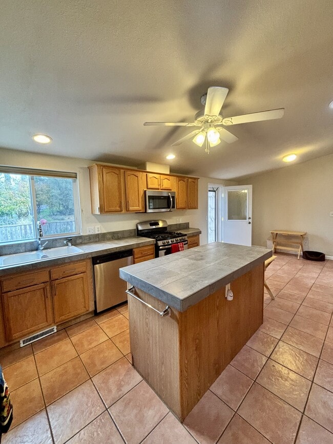 Building Photo - 10389 N Ponderosa Way