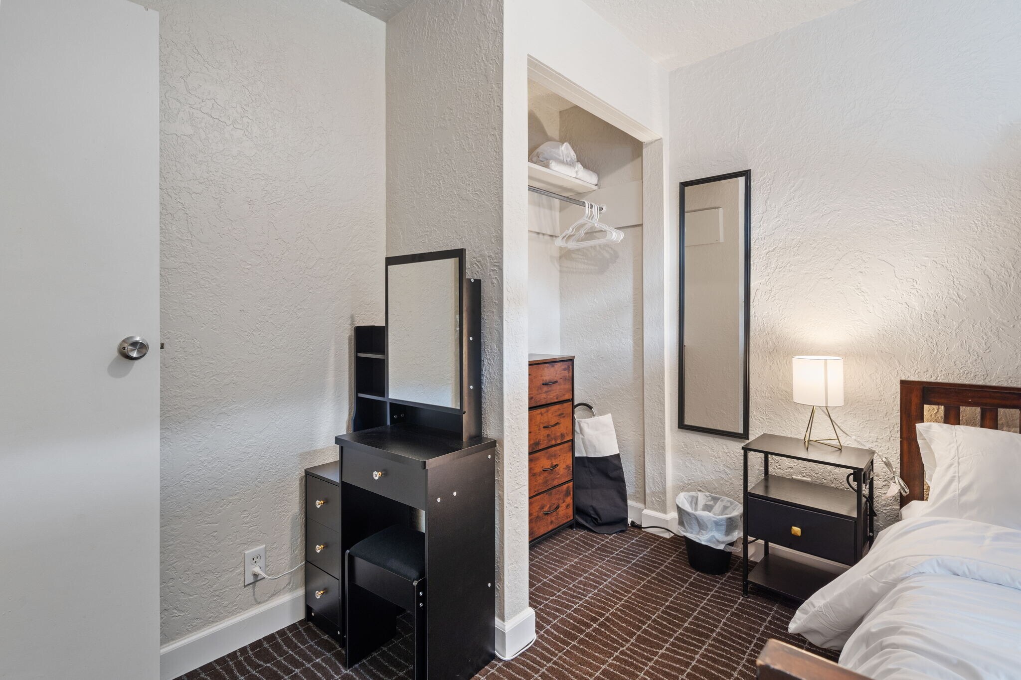 Building Photo - 140 4th St