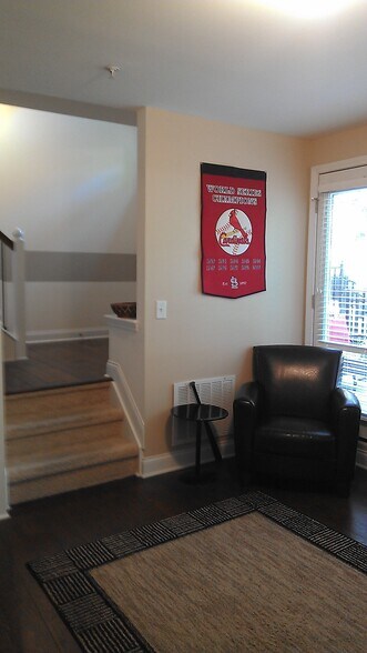 Office - 524 Allard Pl