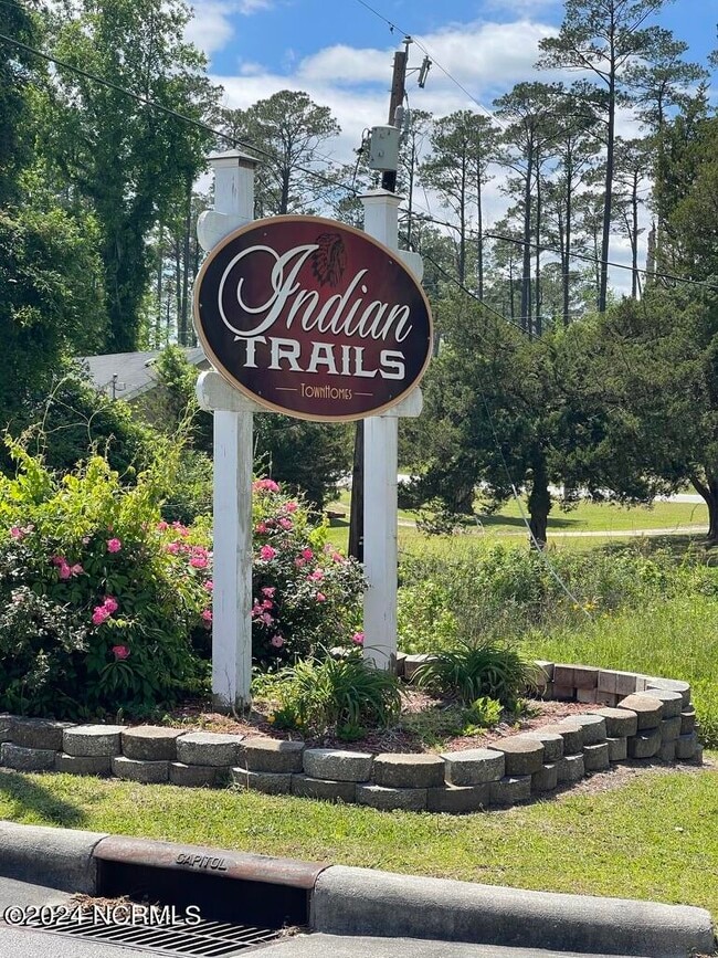 Building Photo - 143 Apache Trail