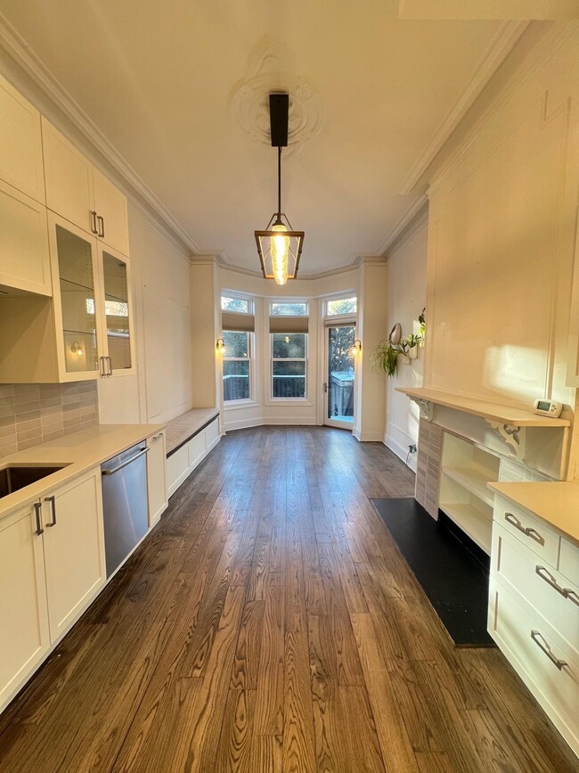 Building Photo - 122 Mercer St